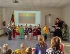Mokytoja Irma Gruinienė su "Pelėdžiukų" grupės vaikais