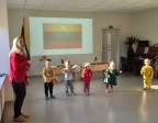 Mažieji "Riešutėliai" su mokytoja Vaida Avyžiute